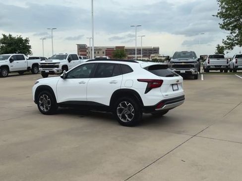 New 2026 Chevrolet Trax LT w/ Driver Confidence Package FWD image 6