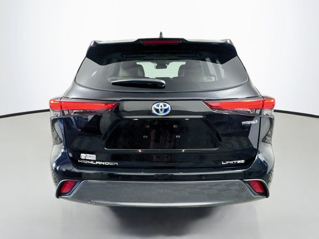 Used 2021 Toyota Highlander Limited AWD/4WD image 7