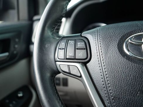 Used 2019 Toyota Highlander Limited FWD image 30