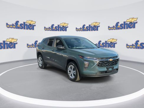 Certified 2025 Chevrolet Trax LS image 2