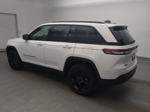 Used 2023 Jeep Grand Cherokee Altitude AWD/4WD image 3
