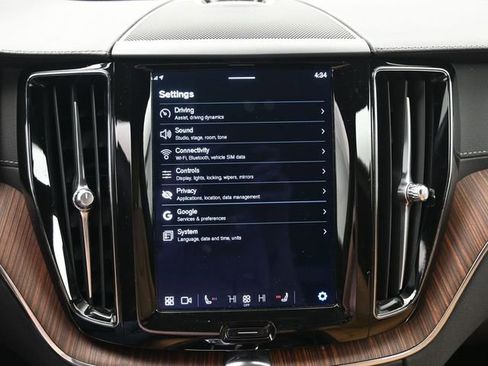 Used 2023 Volvo XC60 B5 Ultimate w/ Protection Package Premier image 16