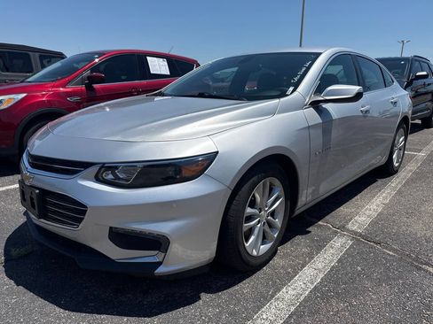 Used 2018 Chevrolet Malibu LT FWD image 1