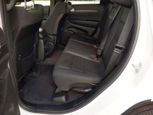 Certified 2018 Jeep Grand Cherokee Laredo RWD image 30