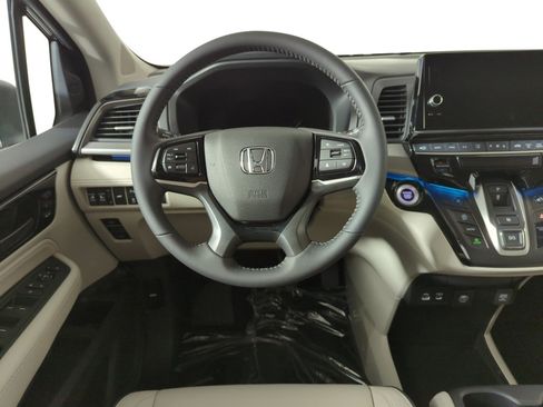 New 2026 Honda Odyssey Touring image 13
