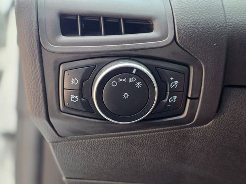 Used 2016 Ford Focus SE w/ SE Sport Package image 46