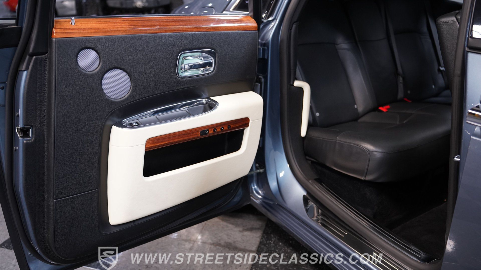 Used 2010 Rolls-Royce Ghost RWD image 39