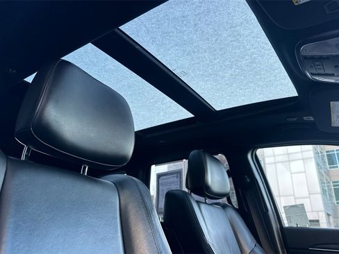 Used 2021 Jeep Grand Cherokee Limited w/ Luxury Group II image 17