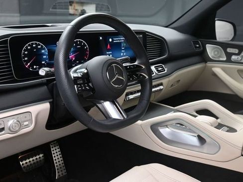 Used 2025 Mercedes-Benz GLS 450 4MATIC image 19