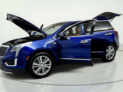 Used 2024 Cadillac XT5 Premium Luxury w/ LPO, Floor Liner Package AWD/4WD image 9