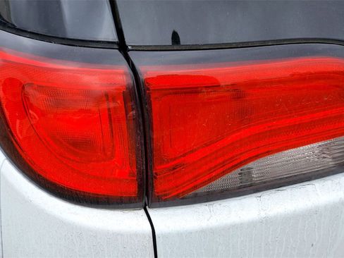 Used 2023 Chrysler Voyager LX image 6