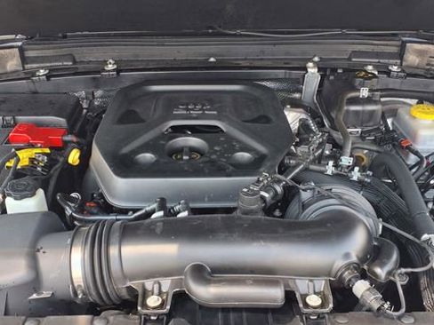 Used 2025 Jeep Wrangler Sahara image 33