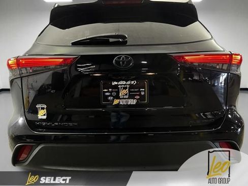 Used 2022 Toyota Highlander XLE image 7