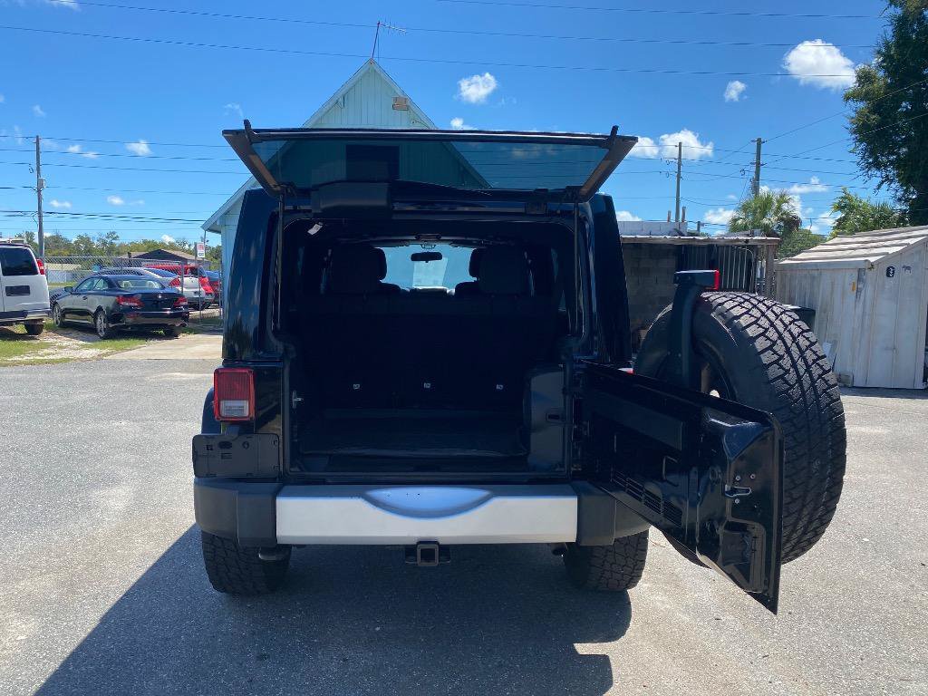 Used 2012 Jeep Wrangler Unlimited Sahara w/ Connectivity Group AWD/4WD image 17