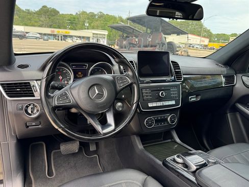 Used 2018 Mercedes-Benz GLS 450 4MATIC w/ Premium Package image 10