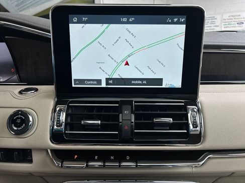 Used 2021 Lincoln Navigator L Reserve w/ Luxury Package image 19