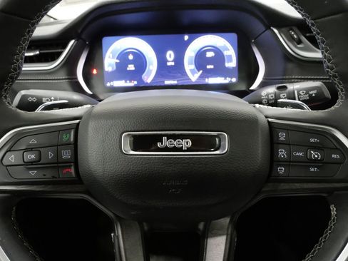 Used 2024 Jeep Grand Cherokee L Limited w/ Luxury Tech Group II image 17