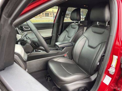 Certified 2025 Jeep Compass Limited AWD/4WD image 18