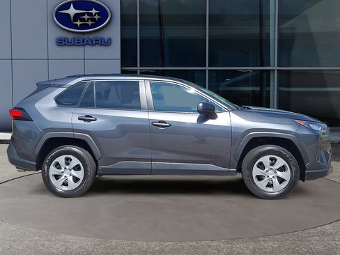 Used 2021 Toyota RAV4 LE AWD/4WD image 9