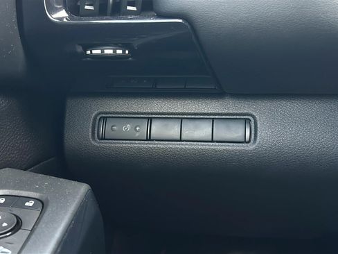 Used 2025 Nissan Pathfinder S FWD image 9