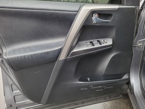 Used 2017 Toyota RAV4 XLE w/ Carpet Mat Package image 18