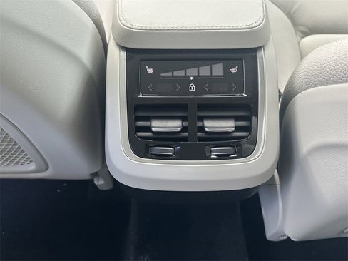 New 2025 Volvo XC90 B6 Plus w/ Protection Package Premier image 16