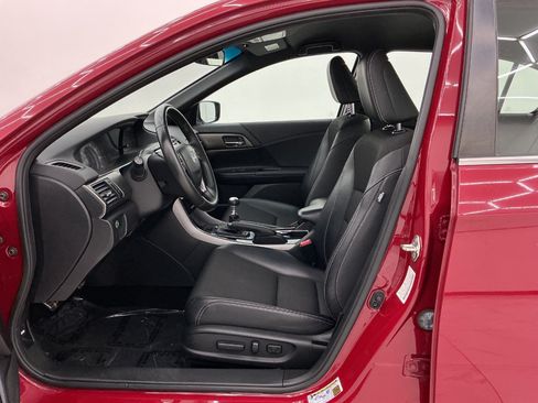 Used 2017 Honda Accord Sport image 14