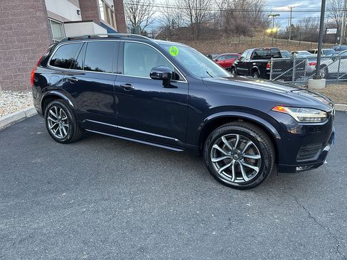 Used 2017 Volvo XC90 T6 Momentum w/ Vision Package image 3