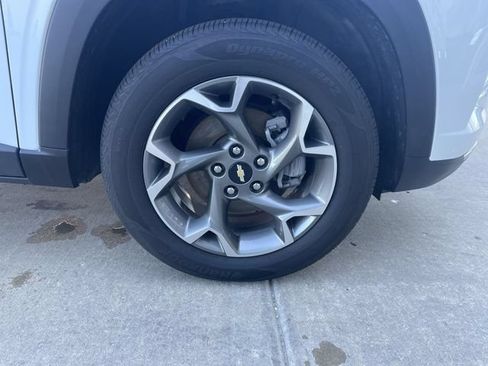 Used 2025 Chevrolet Trax LT FWD image 41