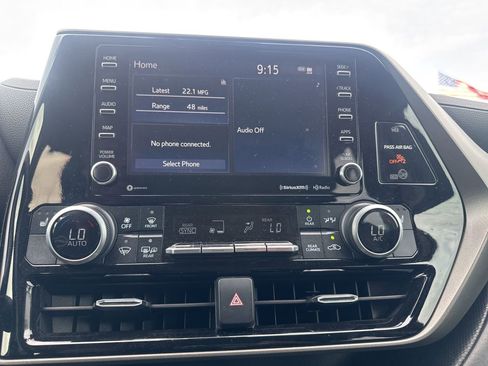 Used 2021 Toyota Highlander XLE FWD image 45