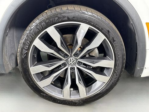 Used 2020 Volkswagen Tiguan SEL Premium R-Line AWD/4WD image 32