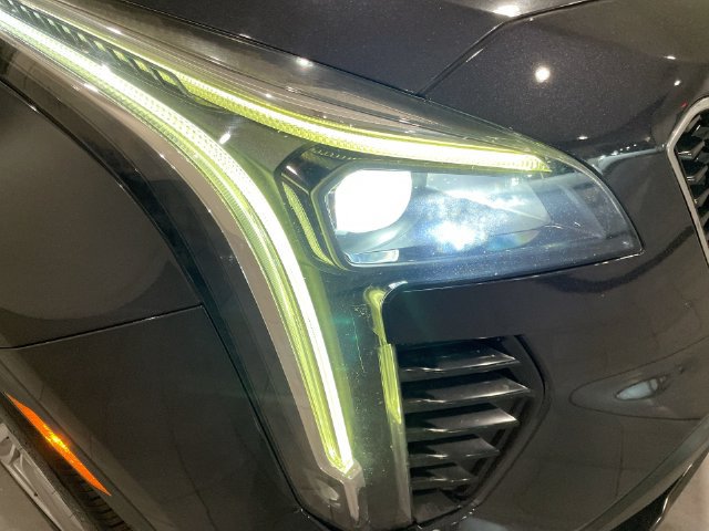 Used 2022 Cadillac XT4 Sport w/ Enhanced Visibility Package FWD image 11