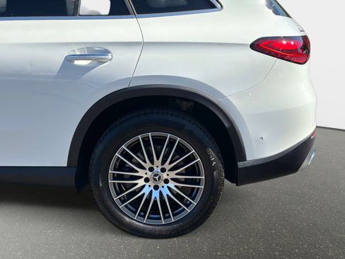 Used 2025 Mercedes-Benz GLC 300 image 17