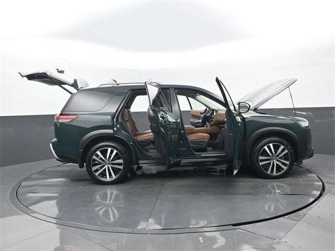 Used 2024 Nissan Pathfinder Platinum image 34