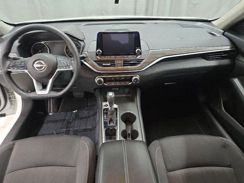 Used 2025 Nissan Altima 2.5 SV FWD image 21