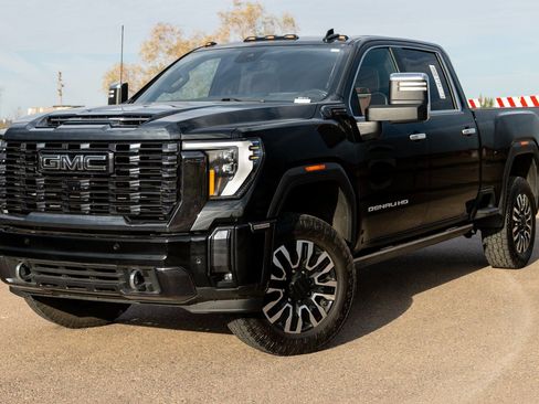 Used 2024 GMC Sierra 3500 Denali Ultimate AWD/4WD image 17