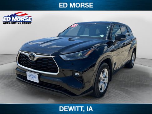 Used 2022 Toyota Highlander LE AWD/4WD image 1