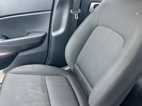 Used 2021 Hyundai Venue SE FWD image 29