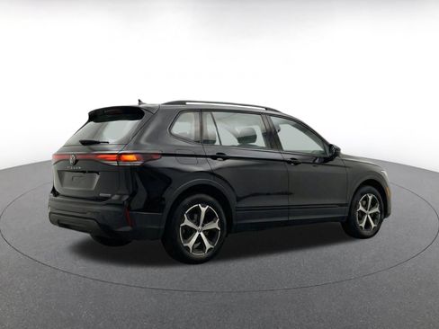 Used 2026 Volkswagen Tiguan SE AWD/4WD image 7