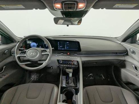 Used 2025 Hyundai Elantra SEL FWD image 32