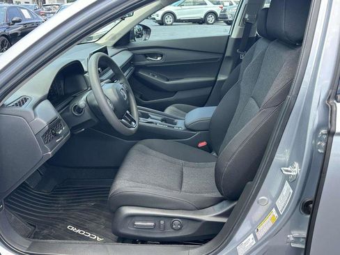Used 2025 Honda Accord SE image 4