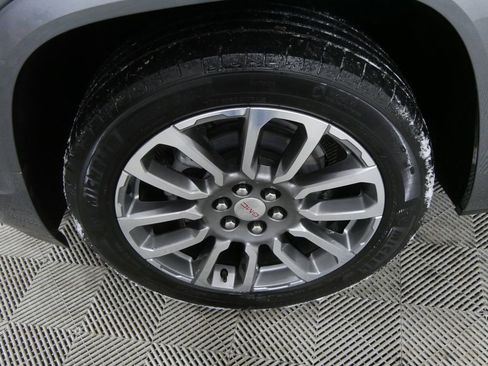 Used 2022 GMC Acadia Denali w/ Denali Ultimate Package image 9