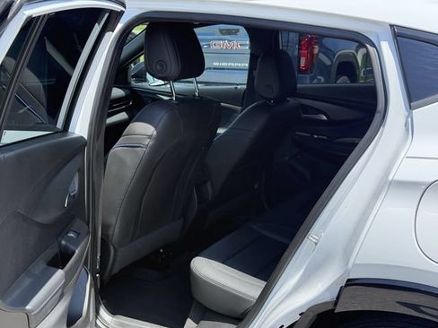 Used 2025 Buick Envista Sport Touring w/ Convenience I Package FWD image 27