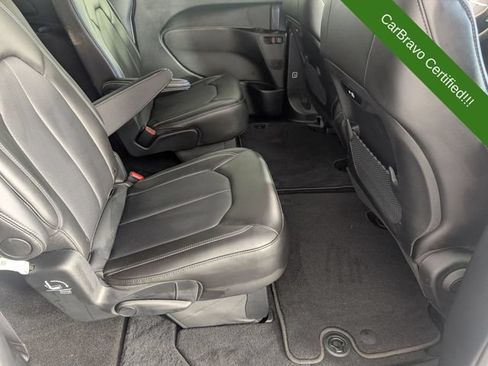 Used 2025 Chrysler Pacifica Select FWD image 30