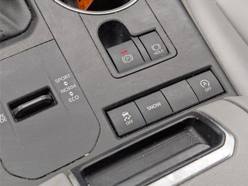 Used 2022 Toyota Highlander XLE image 20