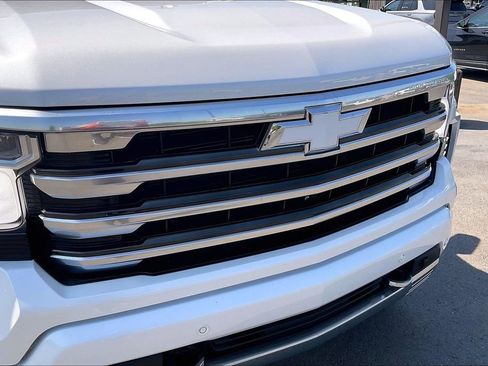 Used 2023 Chevrolet Silverado 1500 High Country w/ High Country Premium Package AWD/4WD image 35