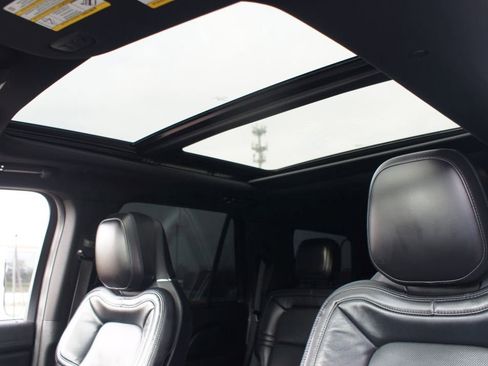 Used 2020 Lincoln Navigator Reserve w/ Equipment Group 208A Reserve image 6