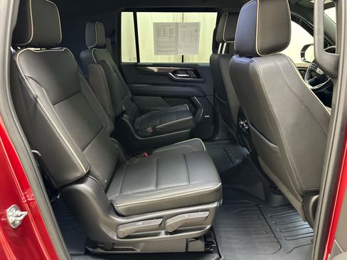 Certified 2025 GMC Yukon XL Elevation image 12