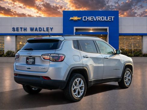 Used 2024 Jeep Compass Latitude AWD/4WD image 7