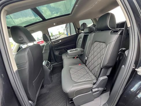 Certified 2026 Volkswagen Atlas SEL Premium R-Line AWD/4WD image 24